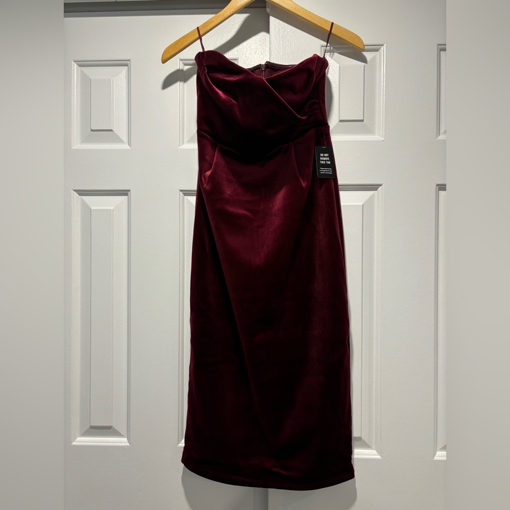 Stunning burgundy velvet sweetheart neckline midi sheath dress.